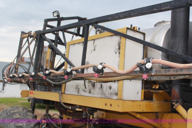 image for item K6948 1993 Ag-Chem RoGator 664 self-propelled sprayer