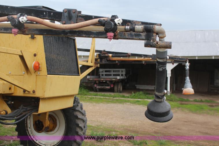 image for item K6948 1993 Ag-Chem RoGator 664 self-propelled sprayer