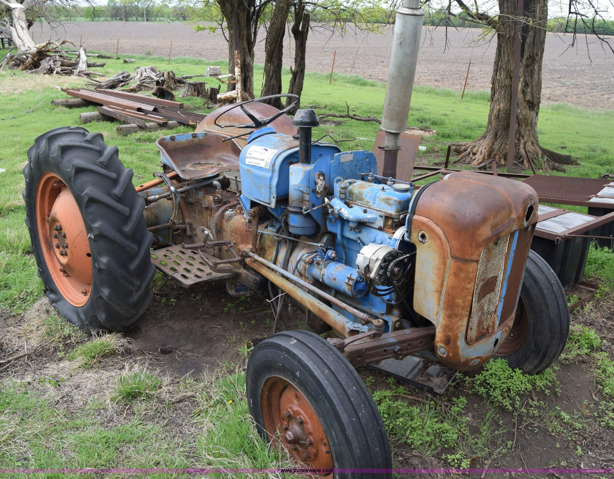 Ford Dexta tractor in Halstead, KS Item E6404 sold Purple Wave