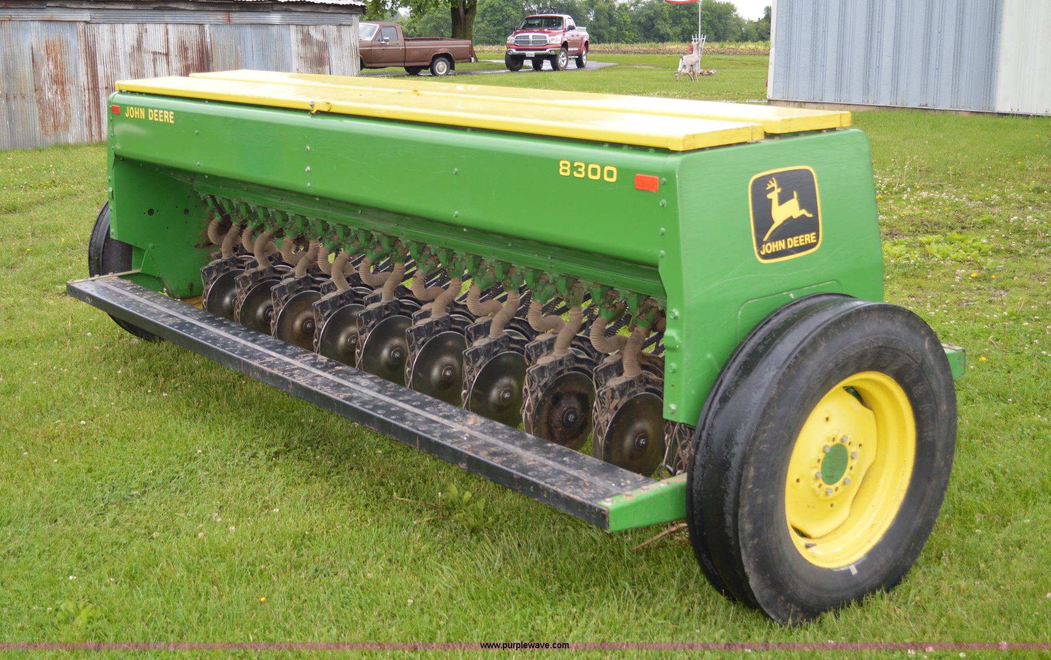John Deere 8300 grain drill in Buckner, MO Item G3505 sold Purple Wave