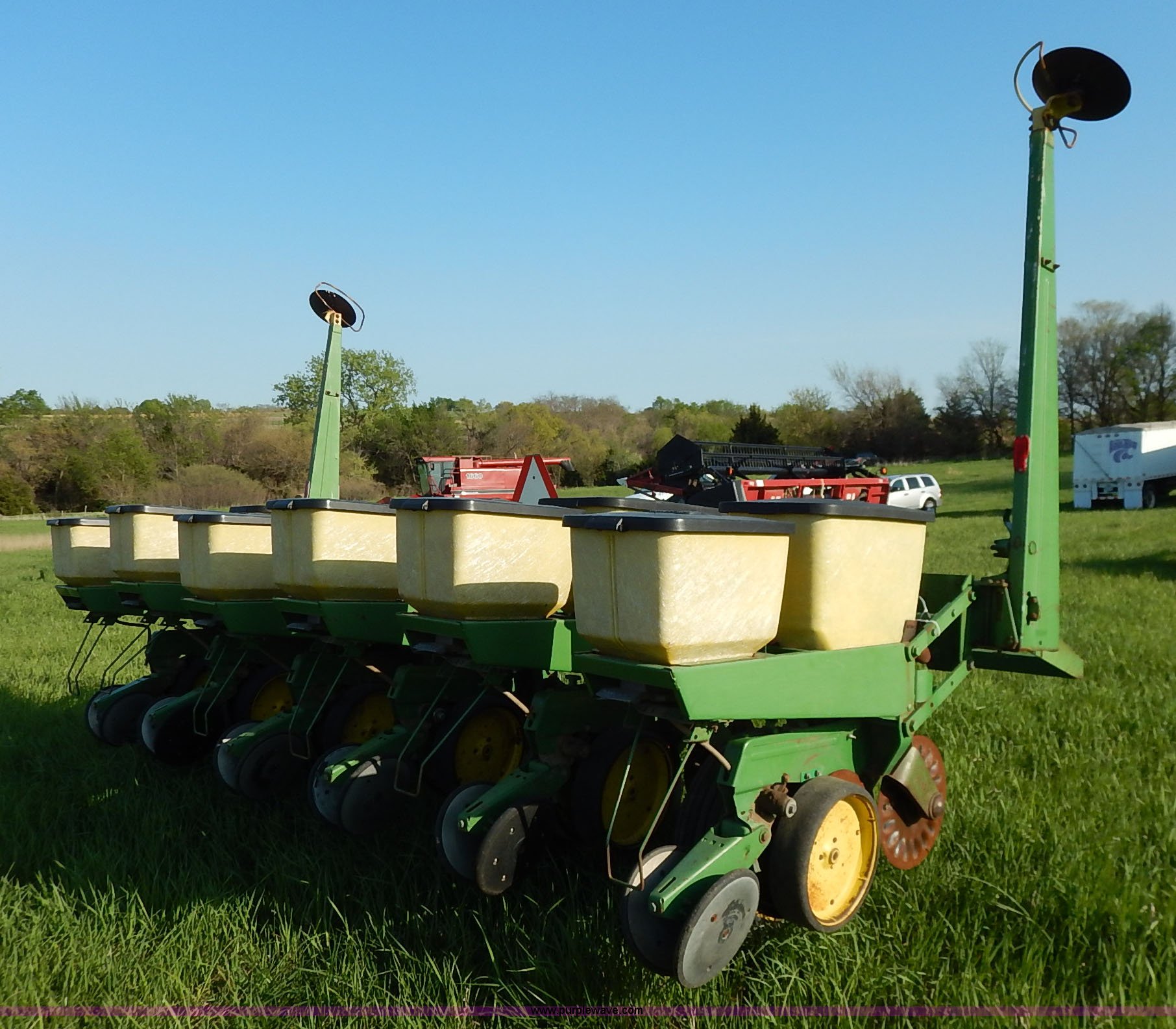 John Deere 7000 planter in Leavenworth, KS Item K6798 sold Purple Wave