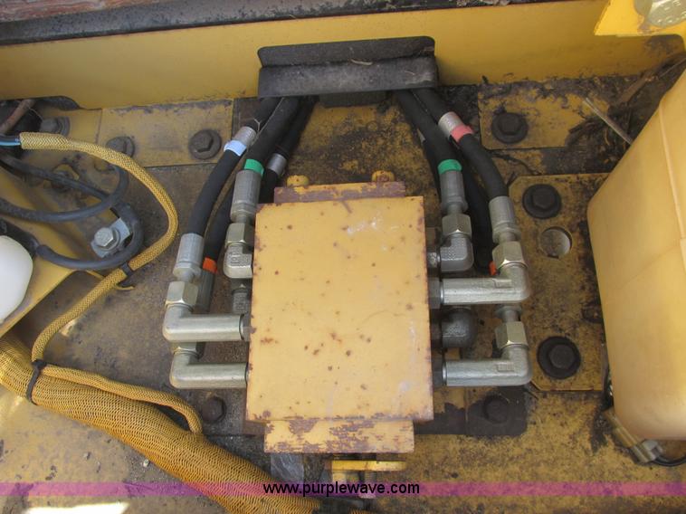 image for item A8792 2003 Caterpillar 330C L excavator