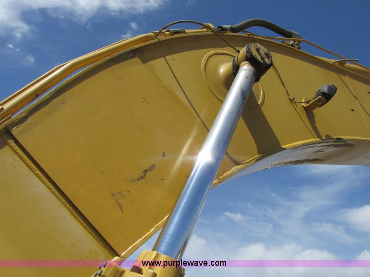 image for item A8792 2003 Caterpillar 330C L excavator