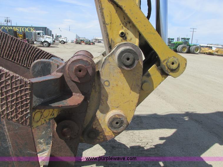 image for item A8792 2003 Caterpillar 330C L excavator