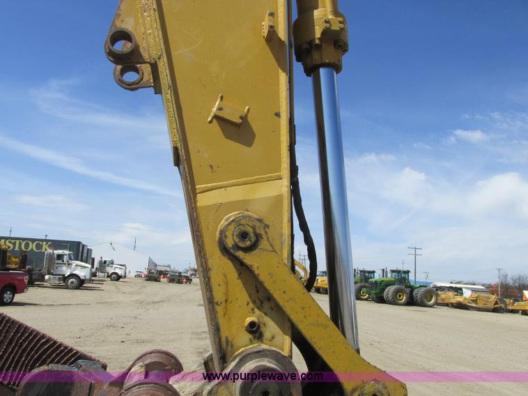 image for item A8792 2003 Caterpillar 330C L excavator