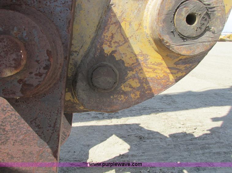 image for item A8792 2003 Caterpillar 330C L excavator