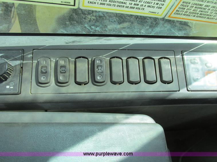 image for item A8792 2003 Caterpillar 330C L excavator