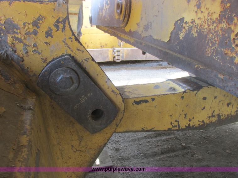 image for item A8793 2004 Caterpillar D6R LGP Series II dozer