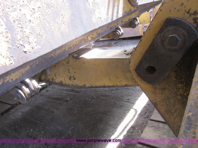 image for item A8793 2004 Caterpillar D6R LGP Series II dozer