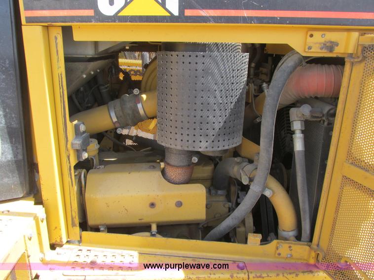 image for item A8793 2004 Caterpillar D6R LGP Series II dozer
