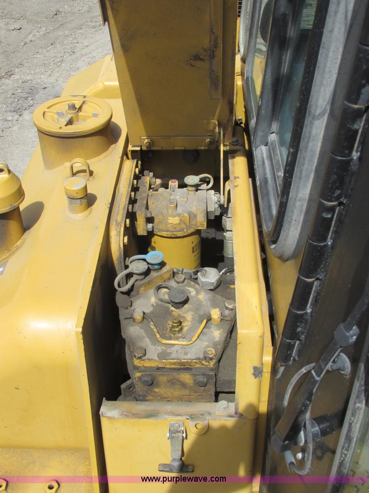 image for item A8793 2004 Caterpillar D6R LGP Series II dozer