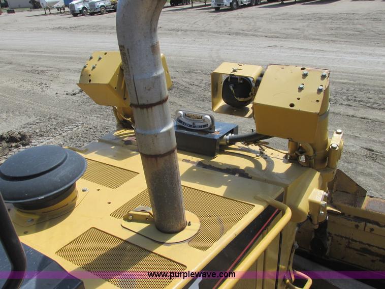 image for item A8793 2004 Caterpillar D6R LGP Series II dozer