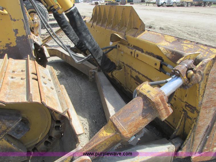 image for item A8793 2004 Caterpillar D6R LGP Series II dozer