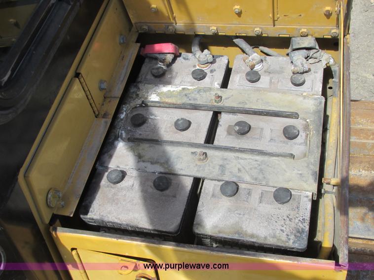 image for item A8793 2004 Caterpillar D6R LGP Series II dozer