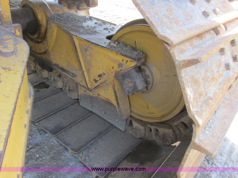 image for item A8793 2004 Caterpillar D6R LGP Series II dozer