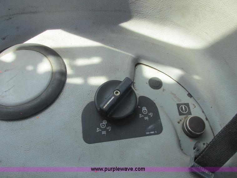 image for item A8793 2004 Caterpillar D6R LGP Series II dozer