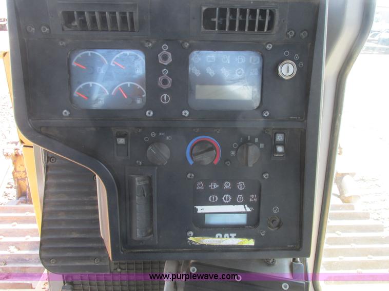 image for item A8793 2004 Caterpillar D6R LGP Series II dozer
