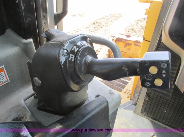 image for item A8793 2004 Caterpillar D6R LGP Series II dozer
