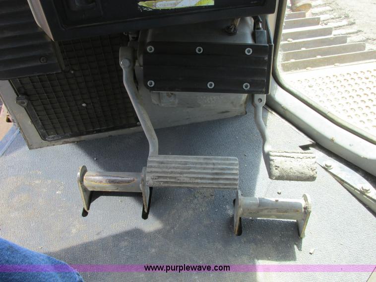 image for item A8793 2004 Caterpillar D6R LGP Series II dozer