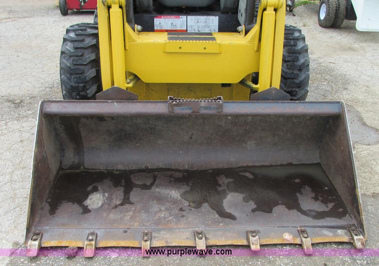 image for item B2946 2006 Komatsu SK815-5 skid steer