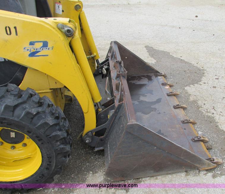 image for item B2946 2006 Komatsu SK815-5 skid steer