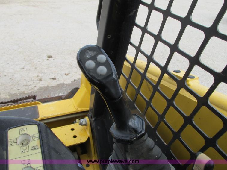 image for item B2946 2006 Komatsu SK815-5 skid steer