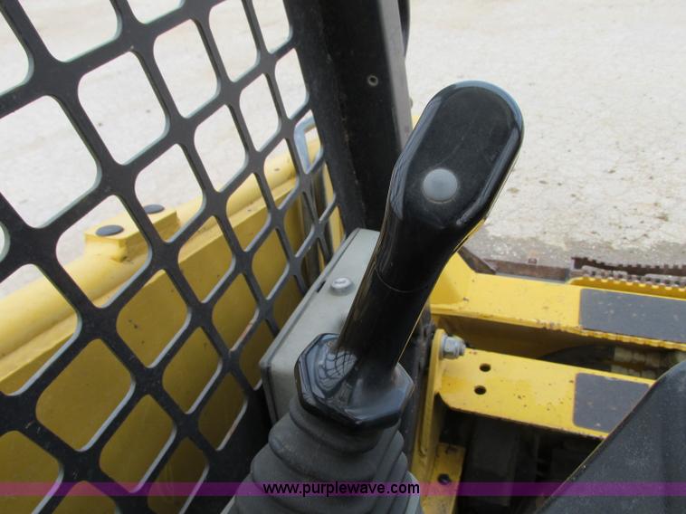 image for item B2946 2006 Komatsu SK815-5 skid steer