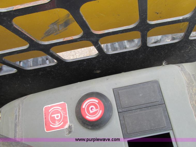 image for item B2946 2006 Komatsu SK815-5 skid steer