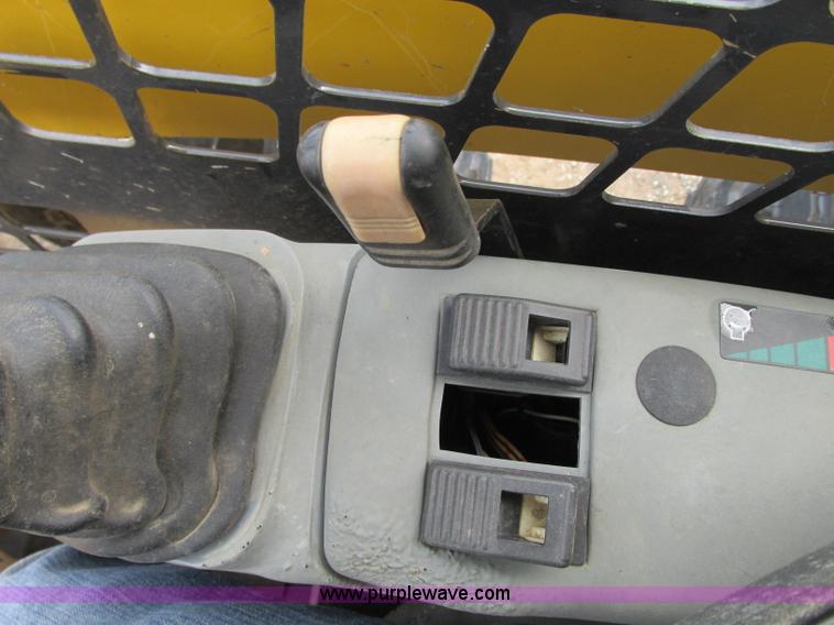 image for item B2946 2006 Komatsu SK815-5 skid steer