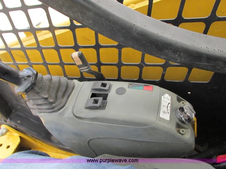 image for item B2946 2006 Komatsu SK815-5 skid steer