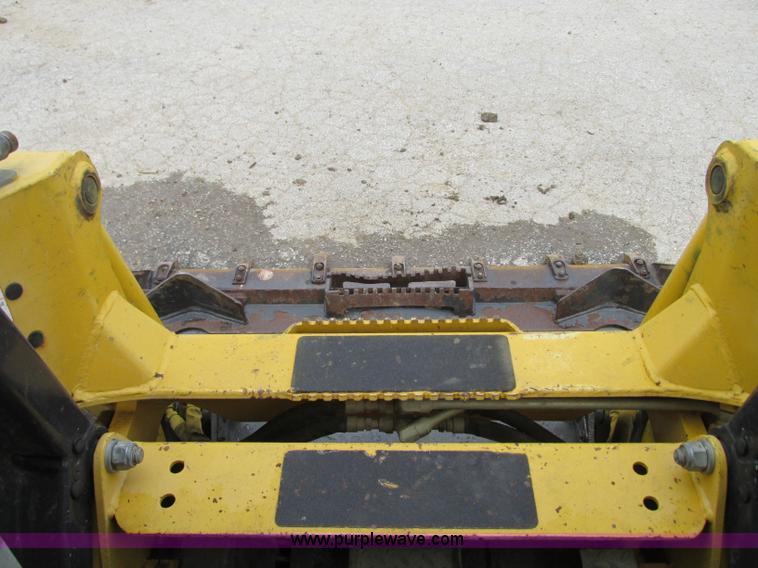 image for item B2946 2006 Komatsu SK815-5 skid steer