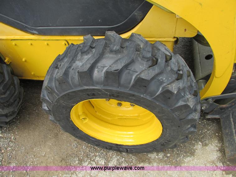 image for item B2946 2006 Komatsu SK815-5 skid steer