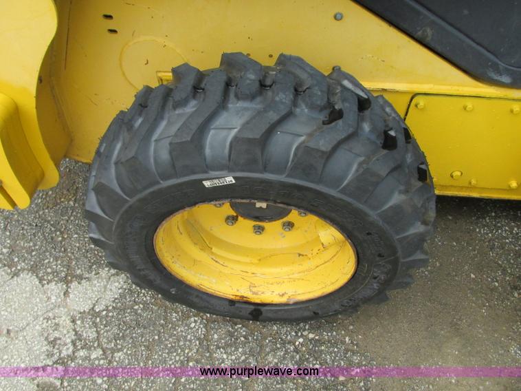 image for item B2946 2006 Komatsu SK815-5 skid steer