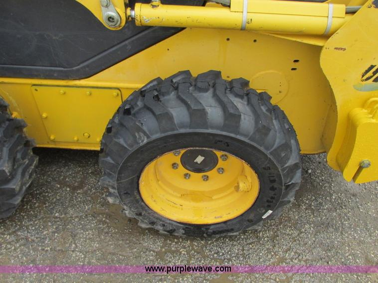 image for item B2946 2006 Komatsu SK815-5 skid steer
