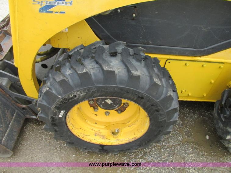 image for item B2946 2006 Komatsu SK815-5 skid steer