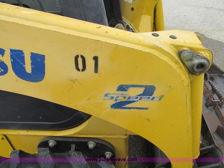 image for item B2946 2006 Komatsu SK815-5 skid steer