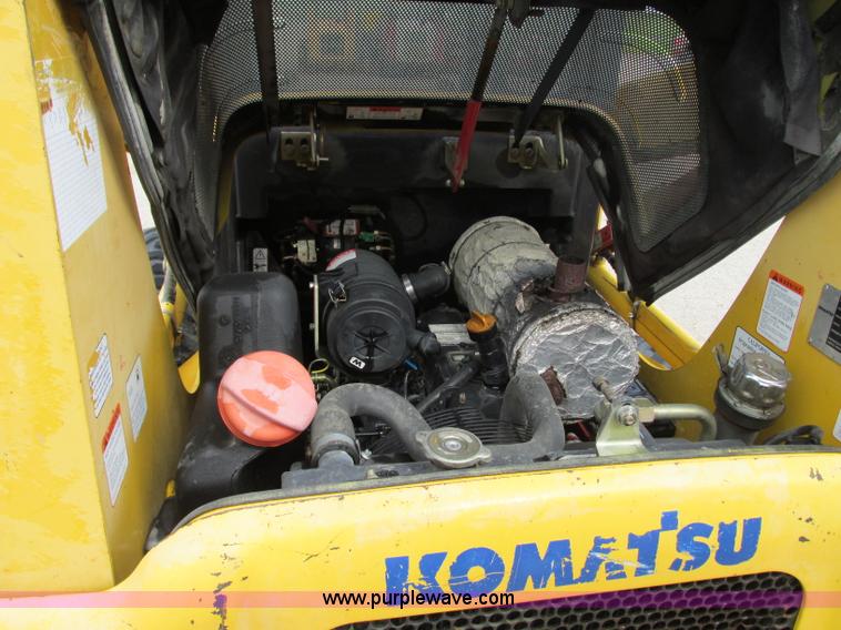 image for item B2946 2006 Komatsu SK815-5 skid steer