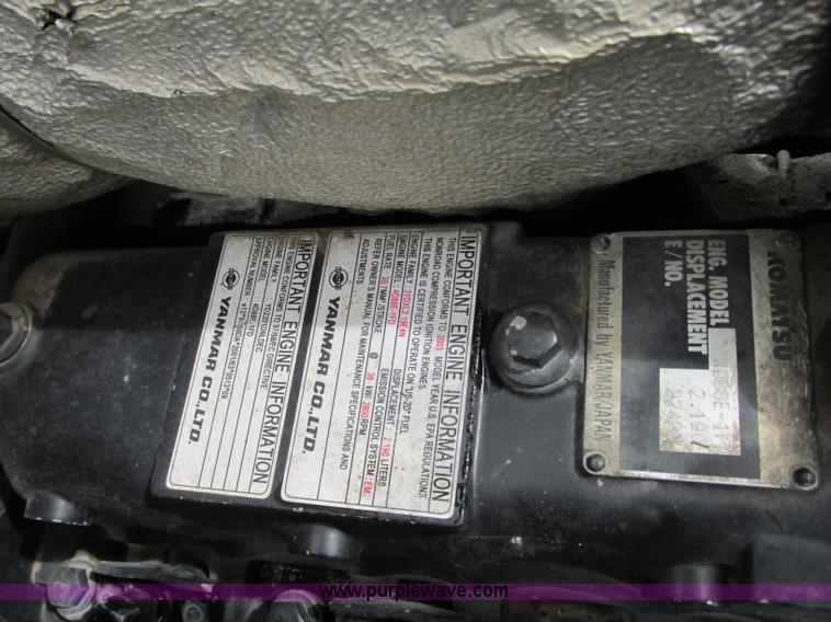 image for item B2946 2006 Komatsu SK815-5 skid steer