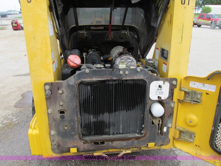 image for item B2946 2006 Komatsu SK815-5 skid steer