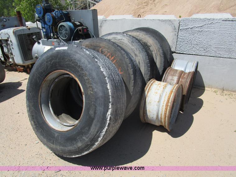 image for item BA9301 (5) 425/65R22.5 tires and wheels