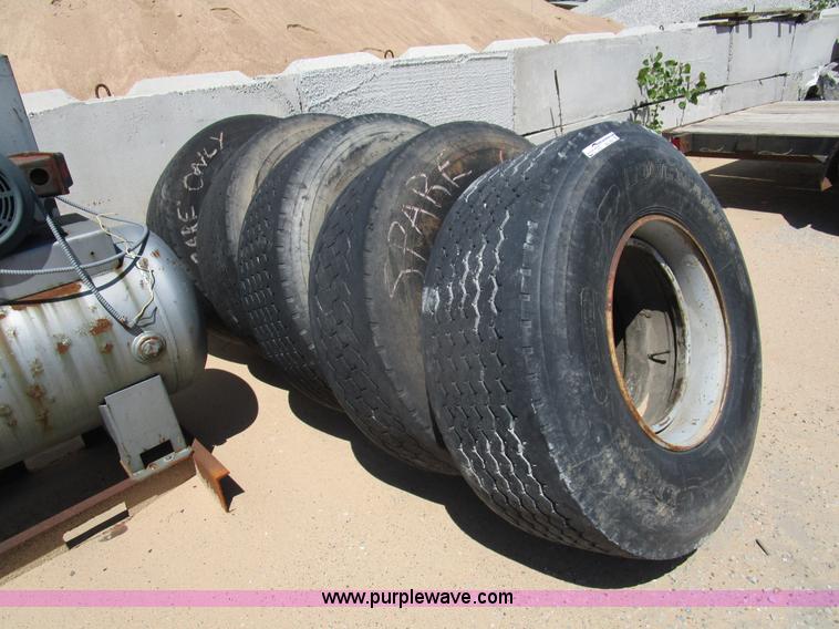 image for item BA9301 (5) 425/65R22.5 tires and wheels