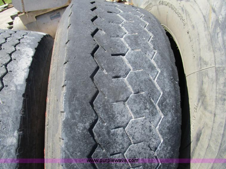 image for item BA9301 (5) 425/65R22.5 tires and wheels