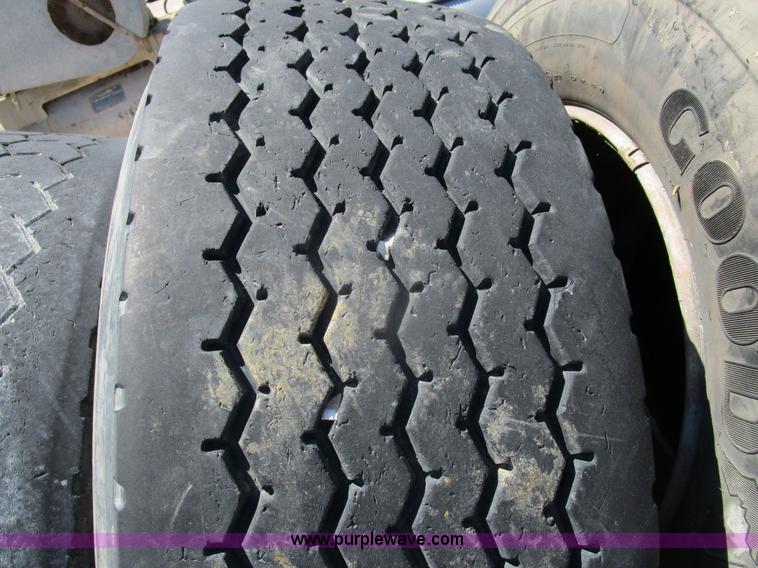 image for item BA9301 (5) 425/65R22.5 tires and wheels
