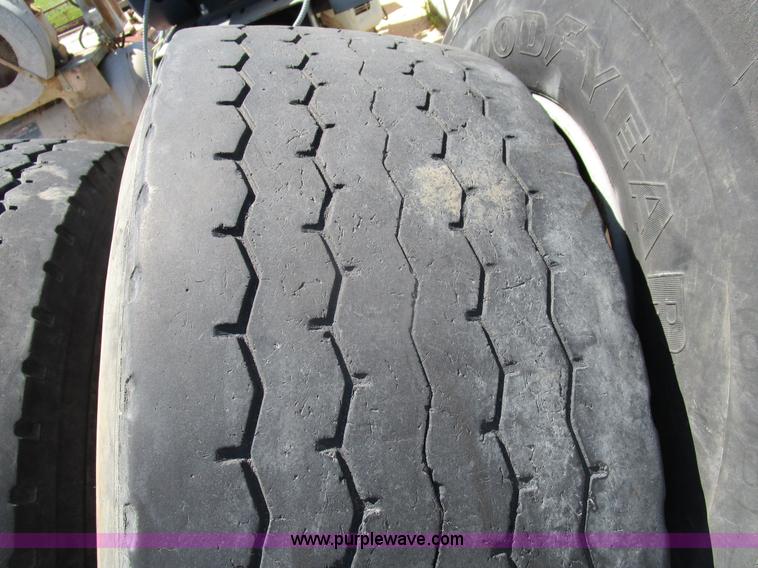 image for item BA9301 (5) 425/65R22.5 tires and wheels