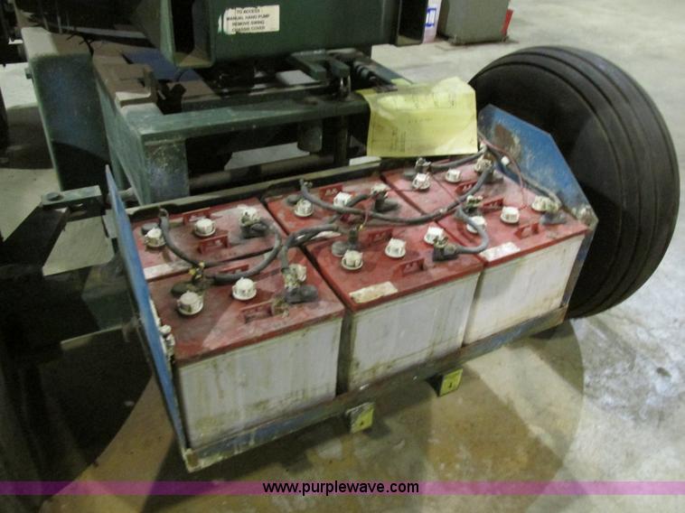 image for item BS9226 Genie 230/20HD boom lift