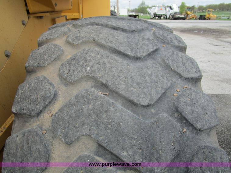 image for item D2415 1998 John Deere 644G wheel loader