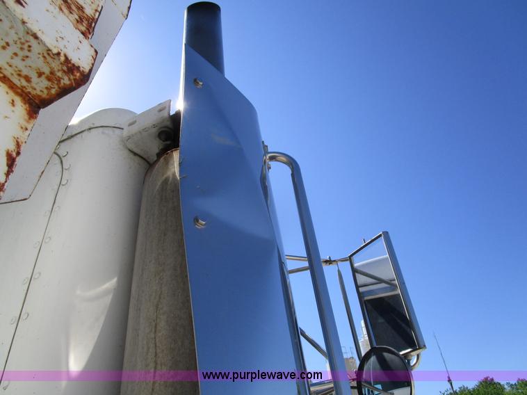 image for item D2429 1994 Peterbilt 377 dump truck