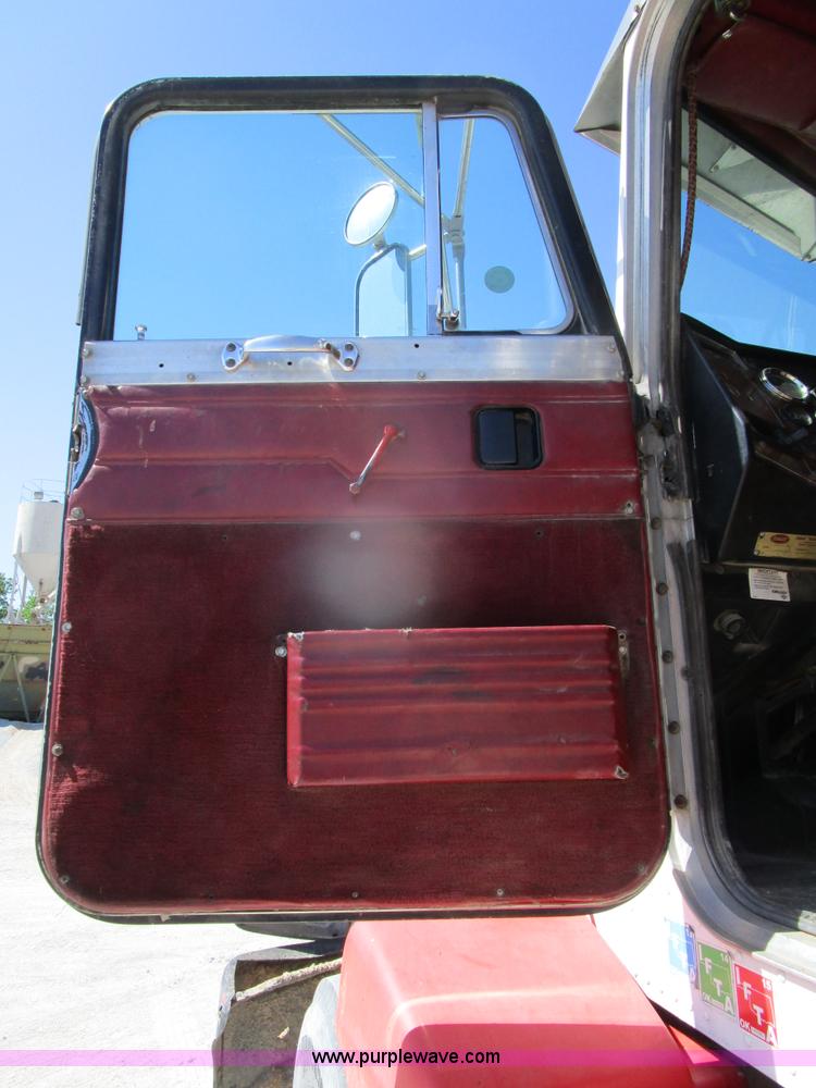 image for item D2429 1994 Peterbilt 377 dump truck