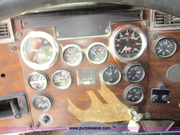 image for item D2429 1994 Peterbilt 377 dump truck