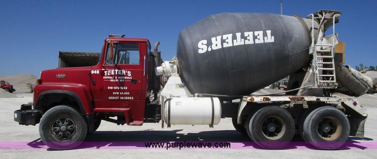 image for item D2431 1994 Ford L8000 mixer truck